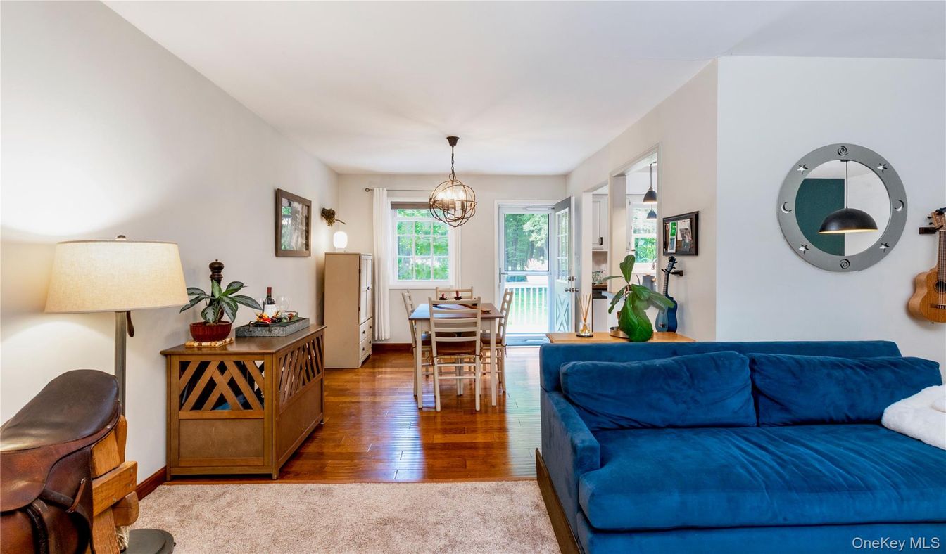 Chandelier, Dining room, Interior, Living room, Pendant Lights, Wood Texture Flooring
