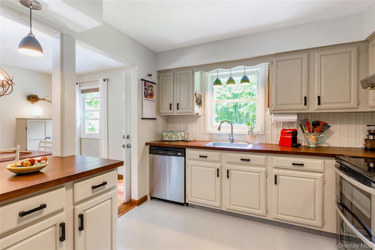 Interior, Kitchen, Pendant Lights, Stainless Steel Appliances