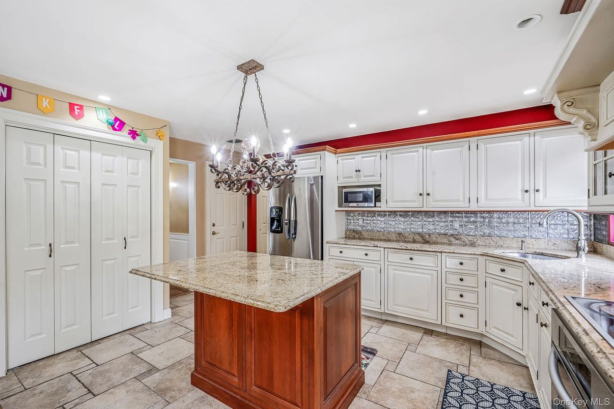 Interior, Kitchen, Pendant Lights, Recessed Lighting, Stainless Steel Appliances