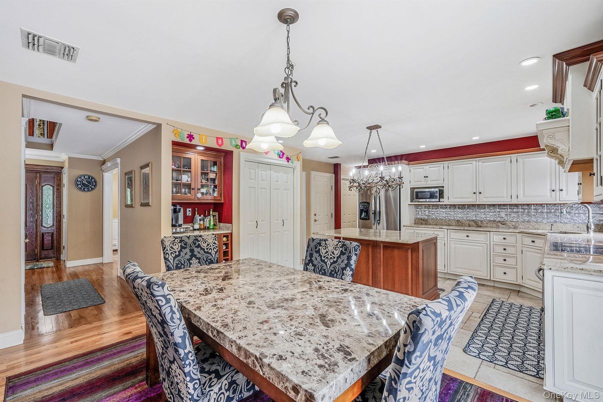 Chandelier, Dining room, Interior, Kitchen, Pendant Lights, Recessed Lighting, Stainless Steel Appliances, Wood Texture Flooring