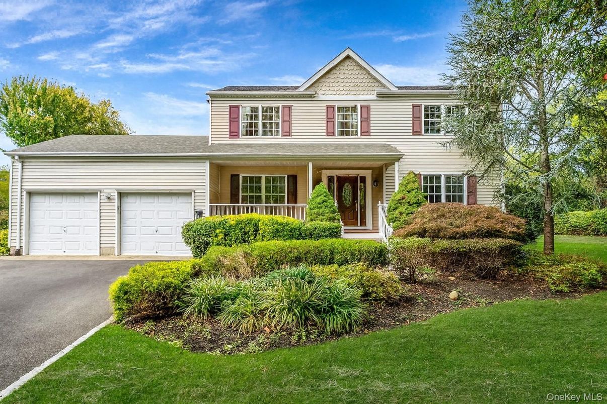 Attached, Exterior, Facade, Farmhouse