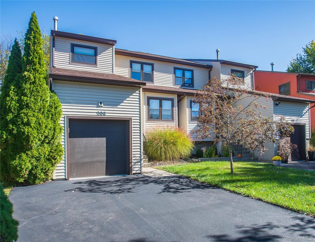 Attached, Exterior, Facade, Modern