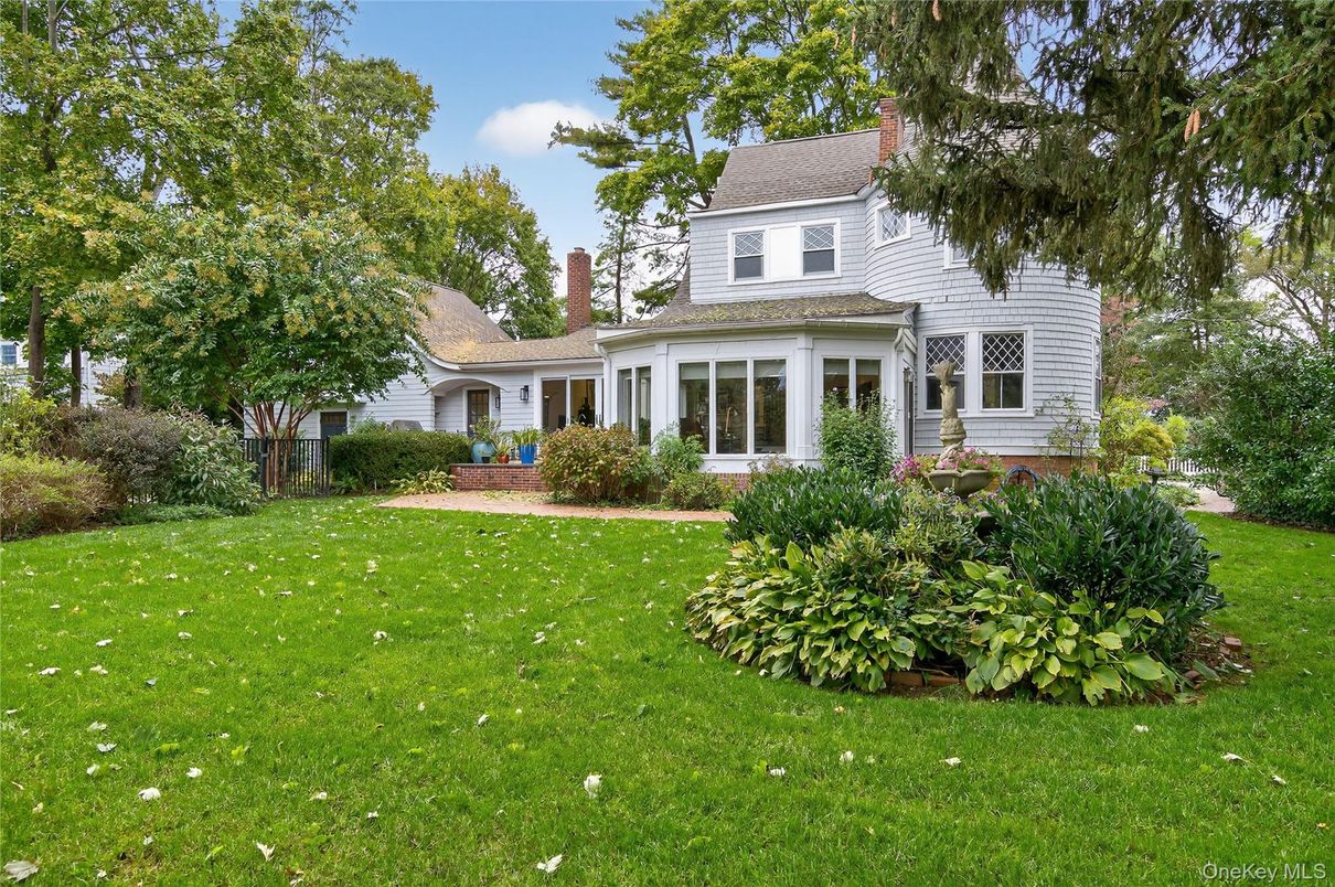 Backyard, Exterior, Facade, Queen Anne Victorian