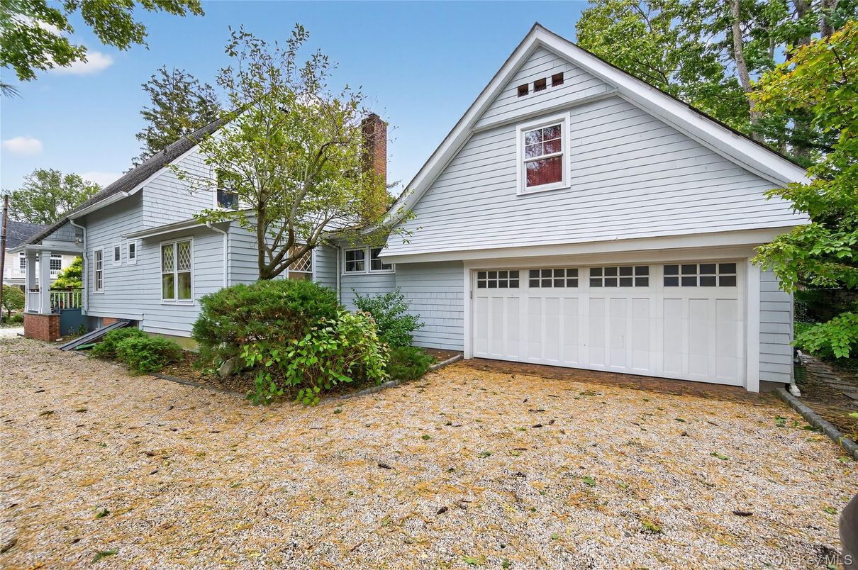 Attached, Exterior, Facade, Farmhouse