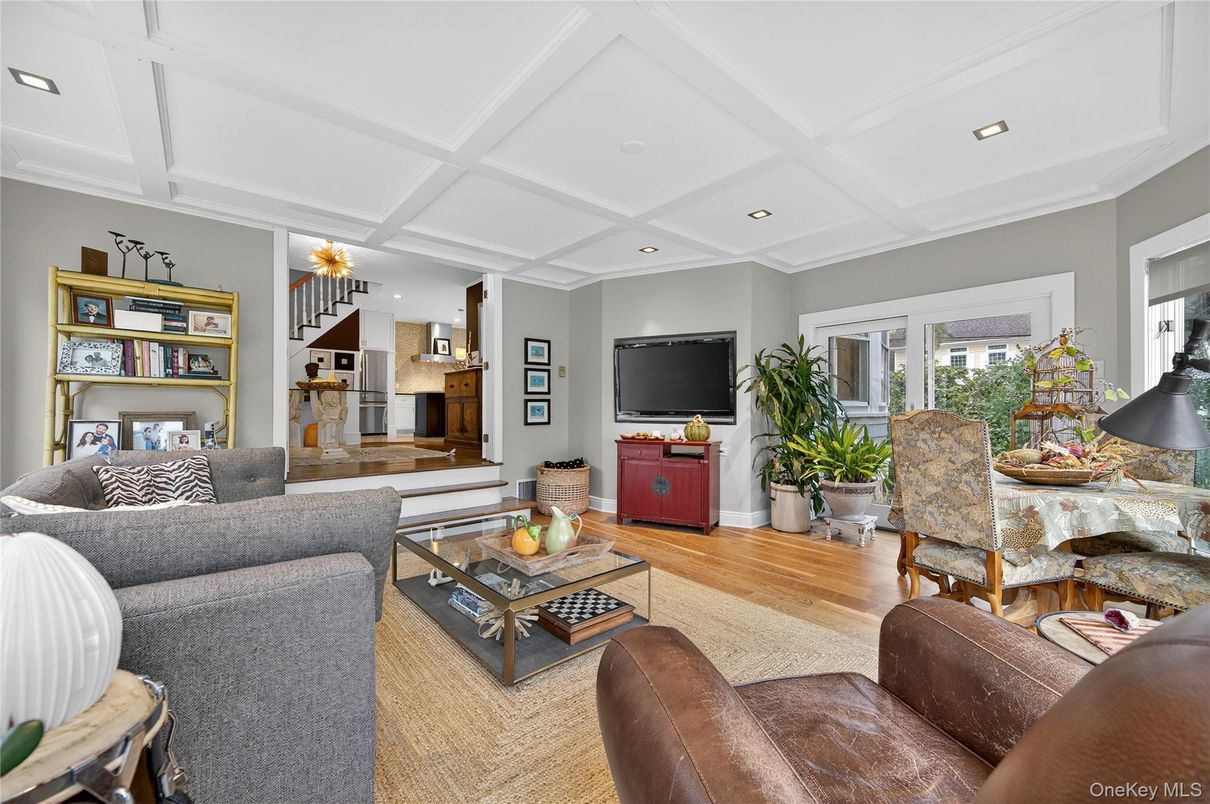 Chandelier, Dining room, Interior, Living room, Recessed Lighting, Wood Texture Flooring