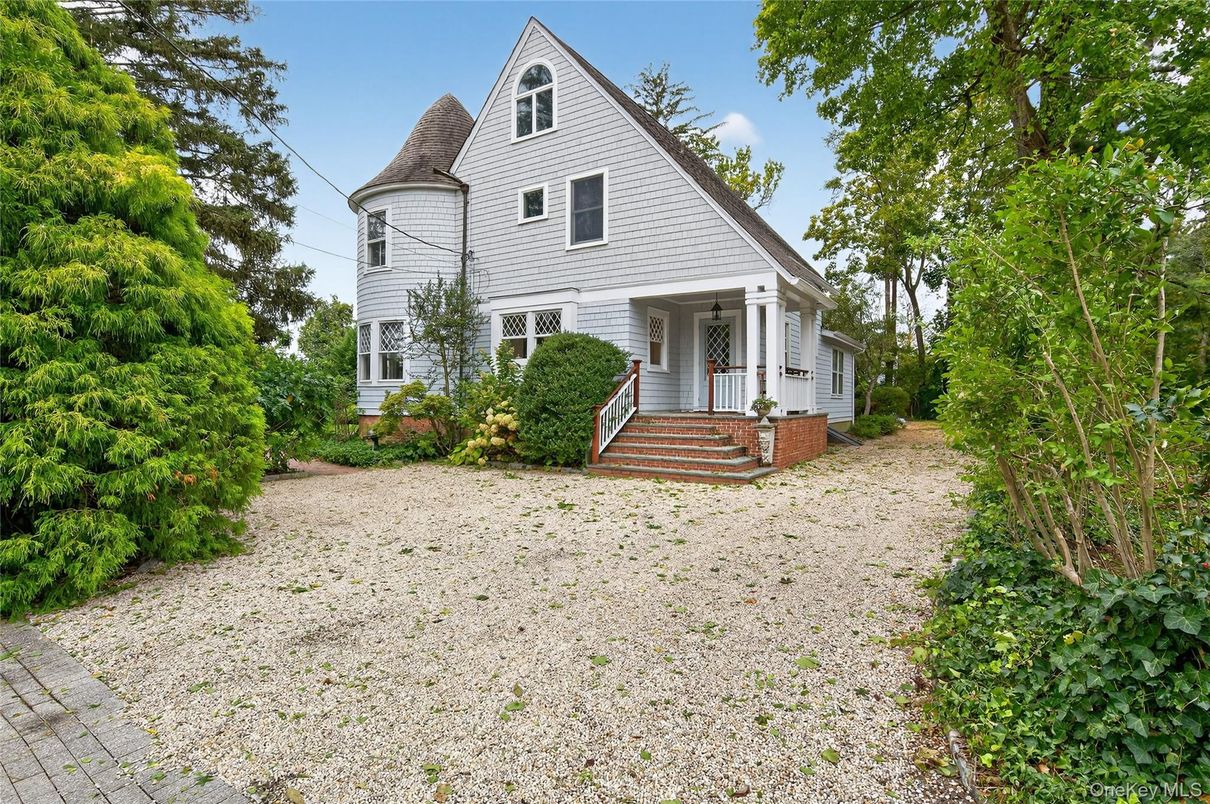 Backyard, Exterior, Facade, Queen Anne Victorian