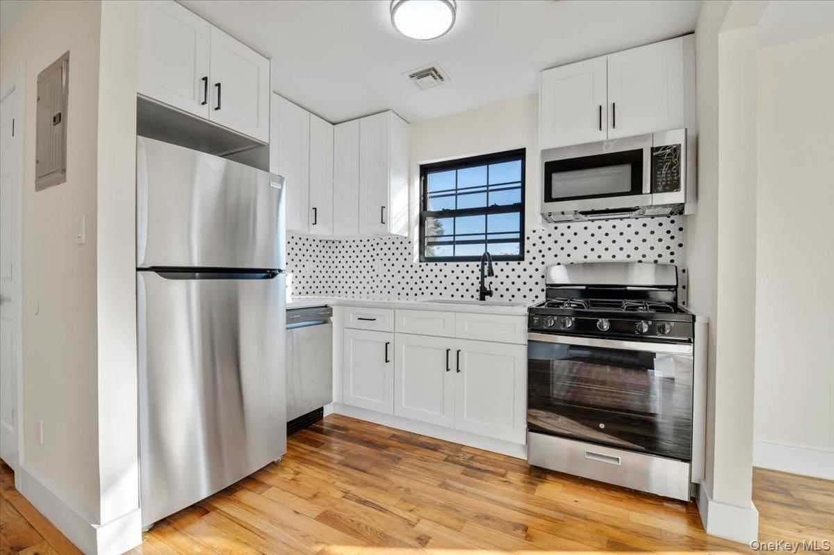 Interior, Kitchen, Stainless Steel Appliances, Wood Texture Flooring