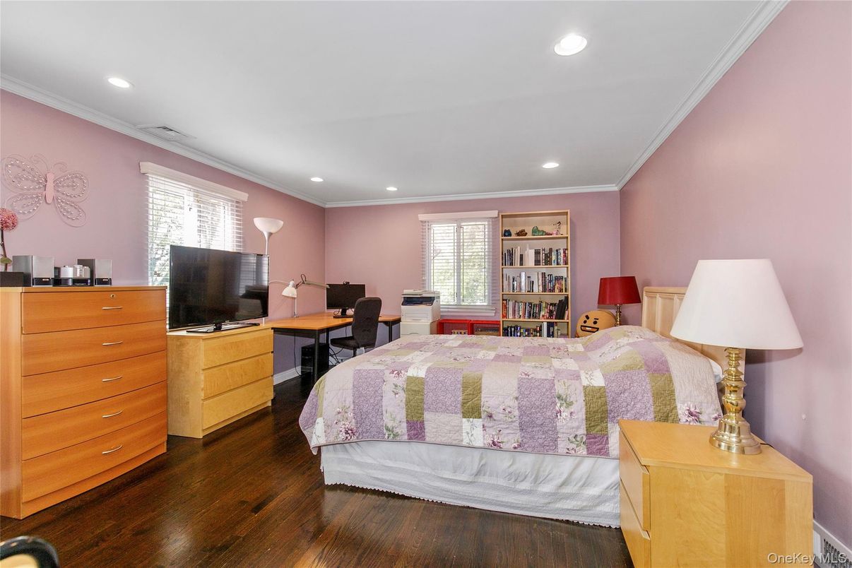 Bedroom, Home Office, Interior, Recessed Lighting, Wood Texture Flooring