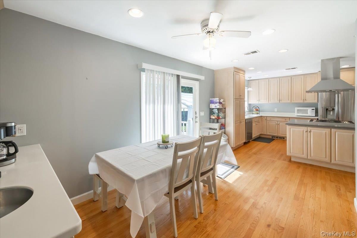 Dining room, Interior, Kitchen, Recessed Lighting, Wood Texture Flooring