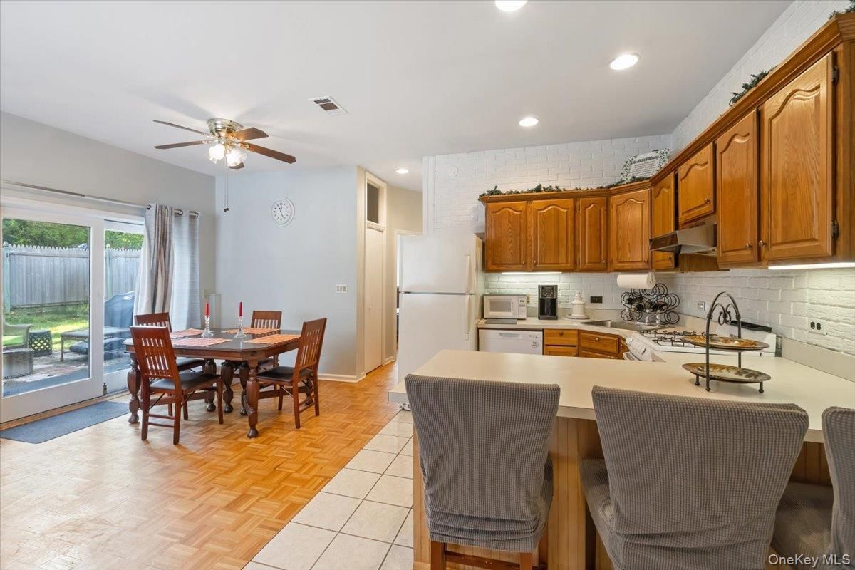 Dining room, Interior, Kitchen, Recessed Lighting, Wood Texture Flooring