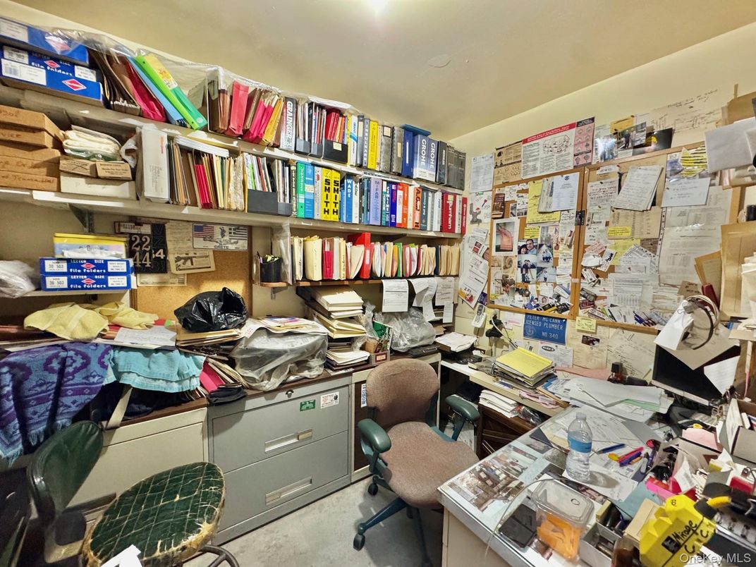 Home Office, Interior