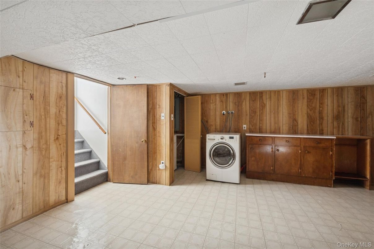 Interior, Washer, Wooden Walls