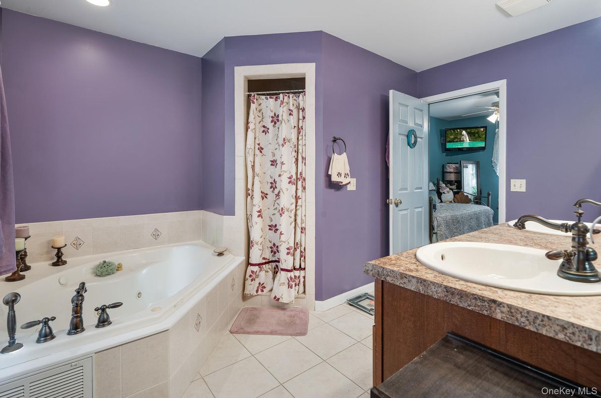 Bathroom, Interior, Recessed Lighting