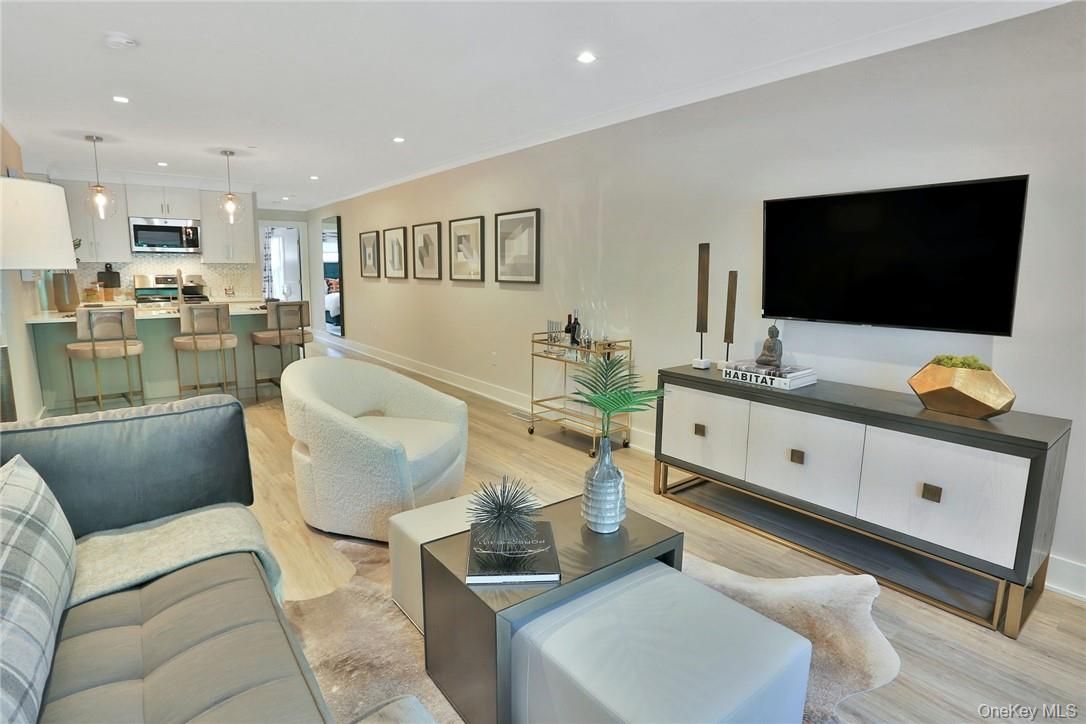 Interior, Kitchen, Living room, Pendant Lights, Recessed Lighting, Stainless Steel Appliances, Wood Texture Flooring