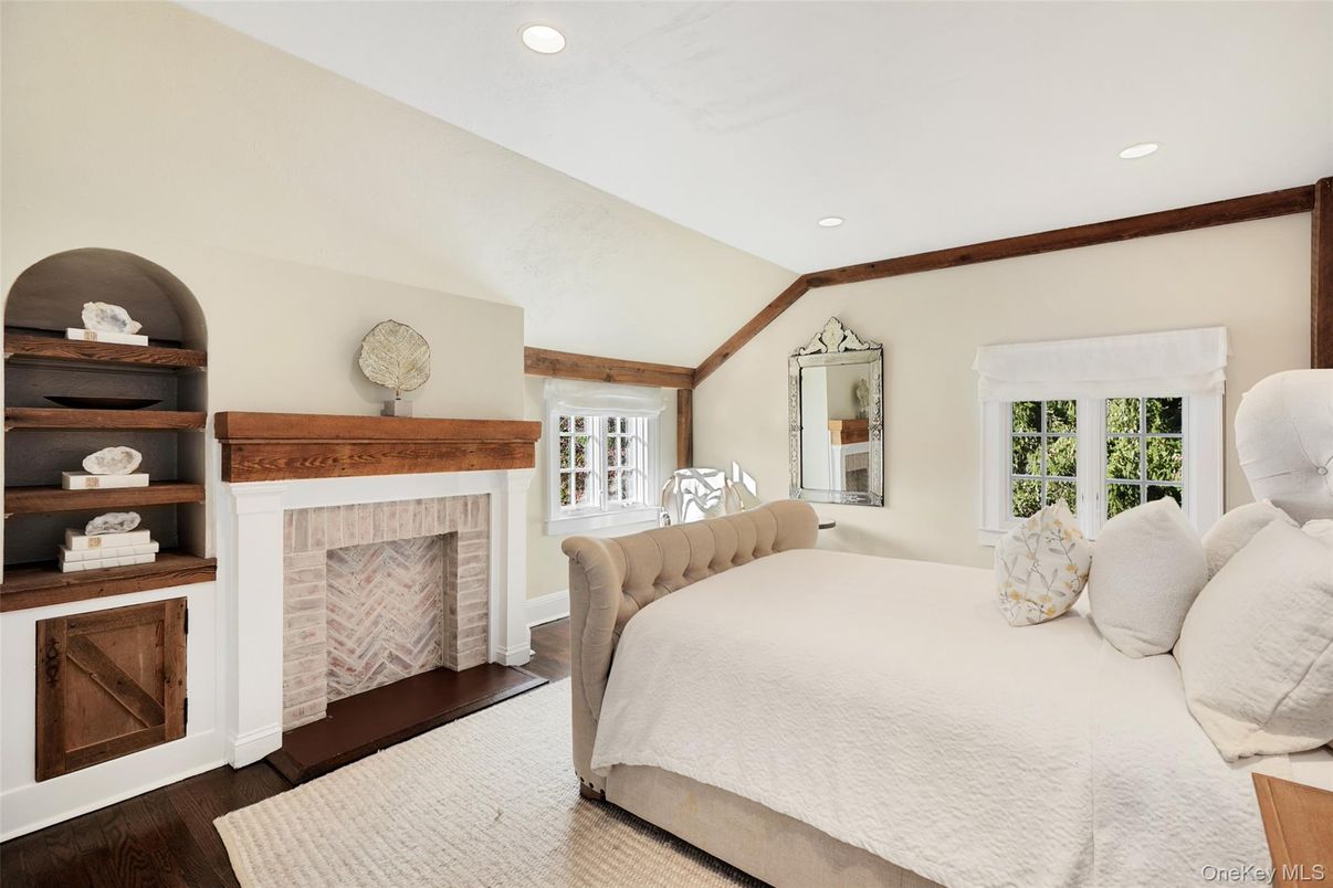 Bedroom, Fireplace, Interior, Recessed Lighting, Wood Texture Flooring