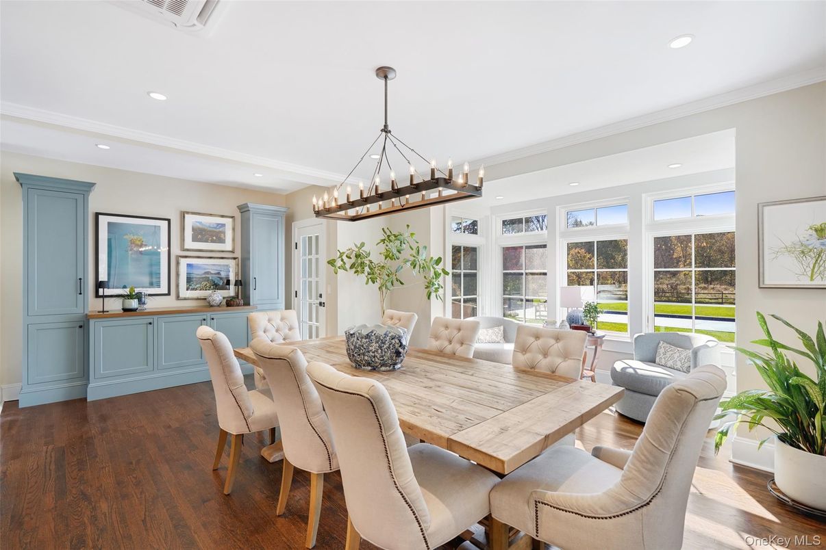 Chandelier, Dining room, Interior, Living room, Recessed Lighting, Wood Texture Flooring