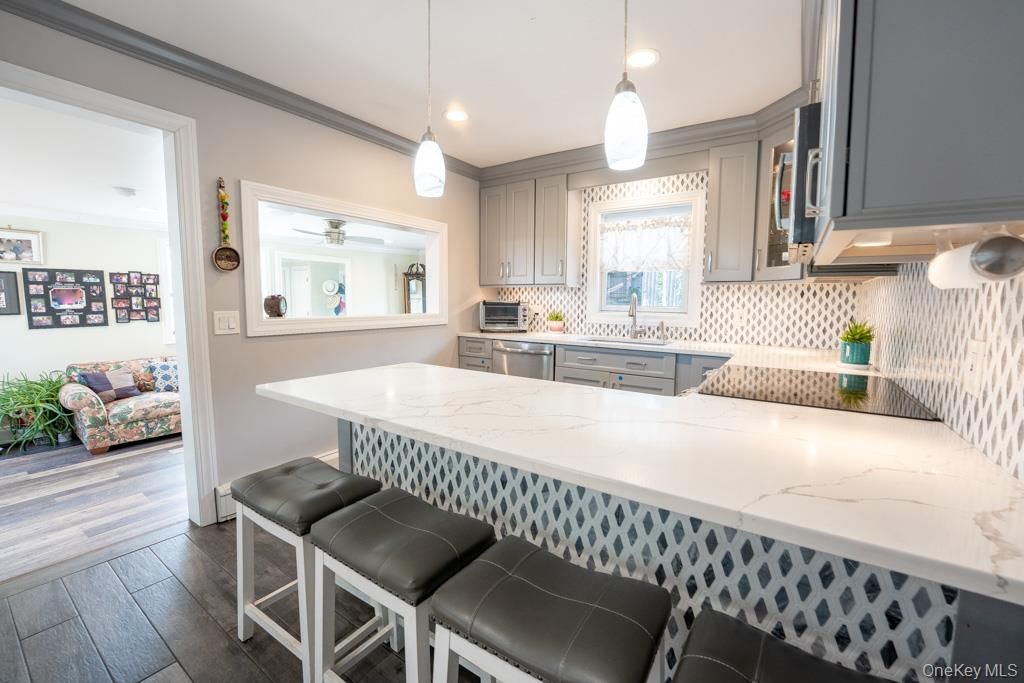 Interior, Kitchen, Pendant Lights, Recessed Lighting, Wood Texture Flooring