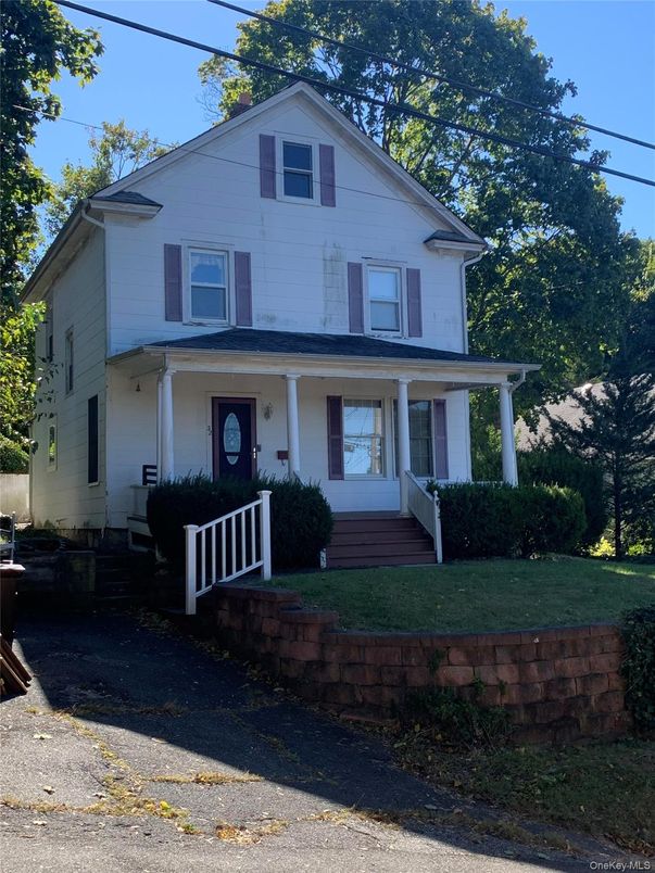Exterior, Facade, Queen Anne Victorian
