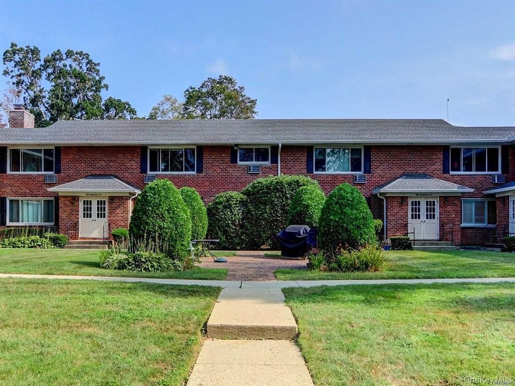 Exterior, Facade, Brick Facade, Georgian