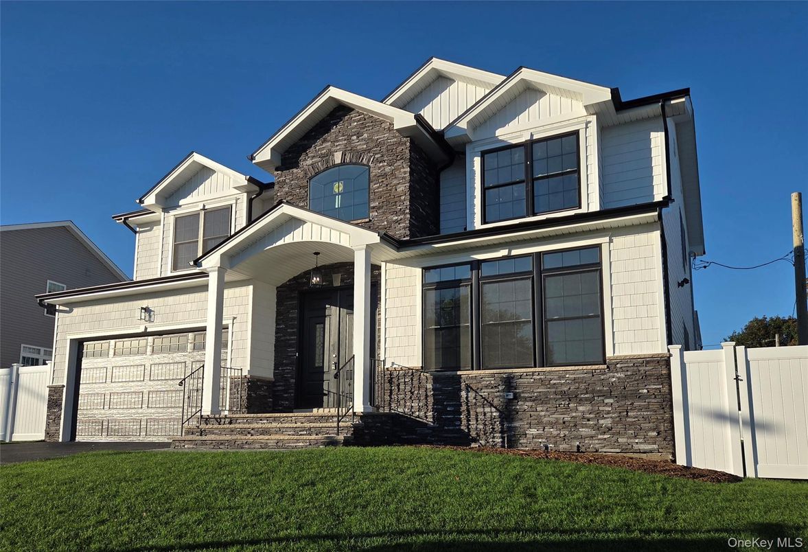 Attached, Exterior, Facade, Farmhouse