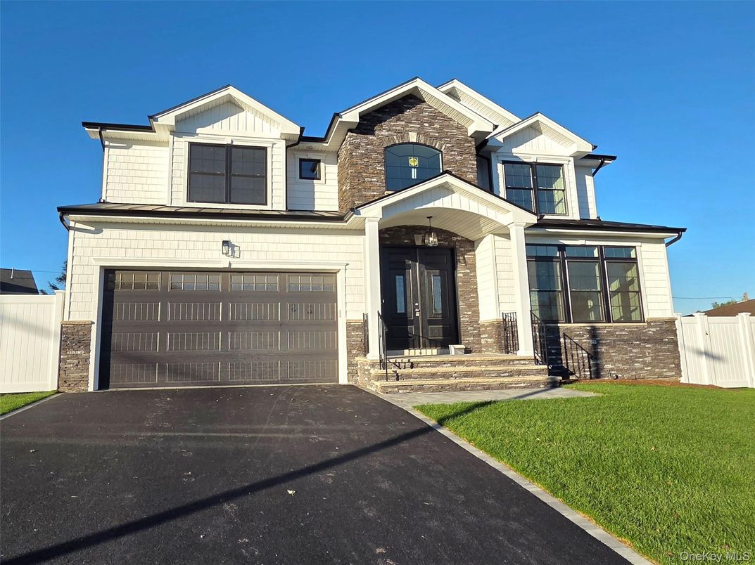 Attached, Exterior, Facade, Farmhouse