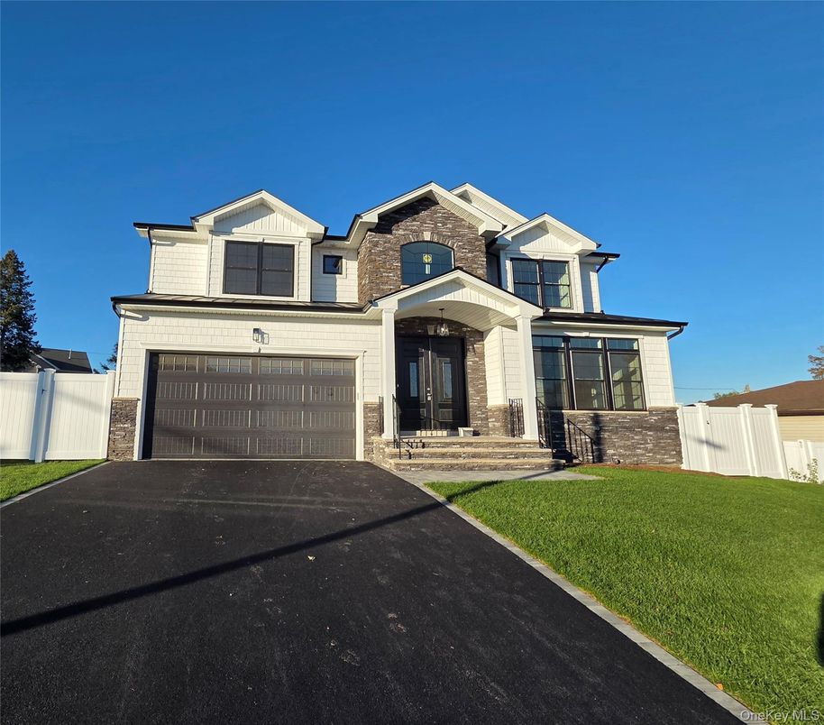 Attached, Exterior, Facade, Farmhouse