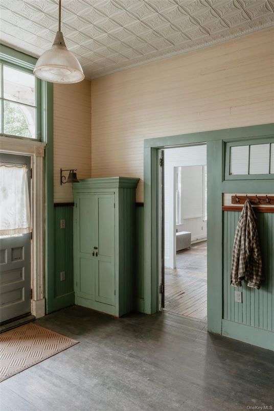 Interior, Pendant Lights, Wood Texture Flooring