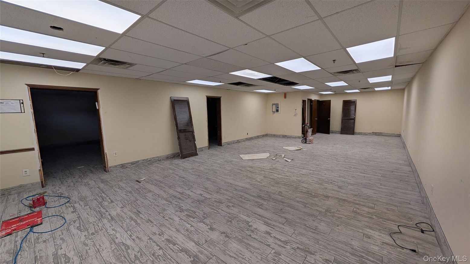 Interior, Recessed Lighting, Wood Texture Flooring