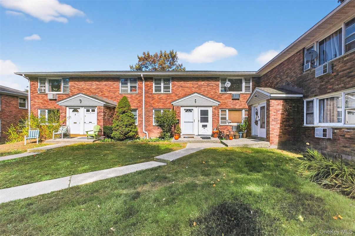 Exterior, Facade, Brick Facade, Georgian