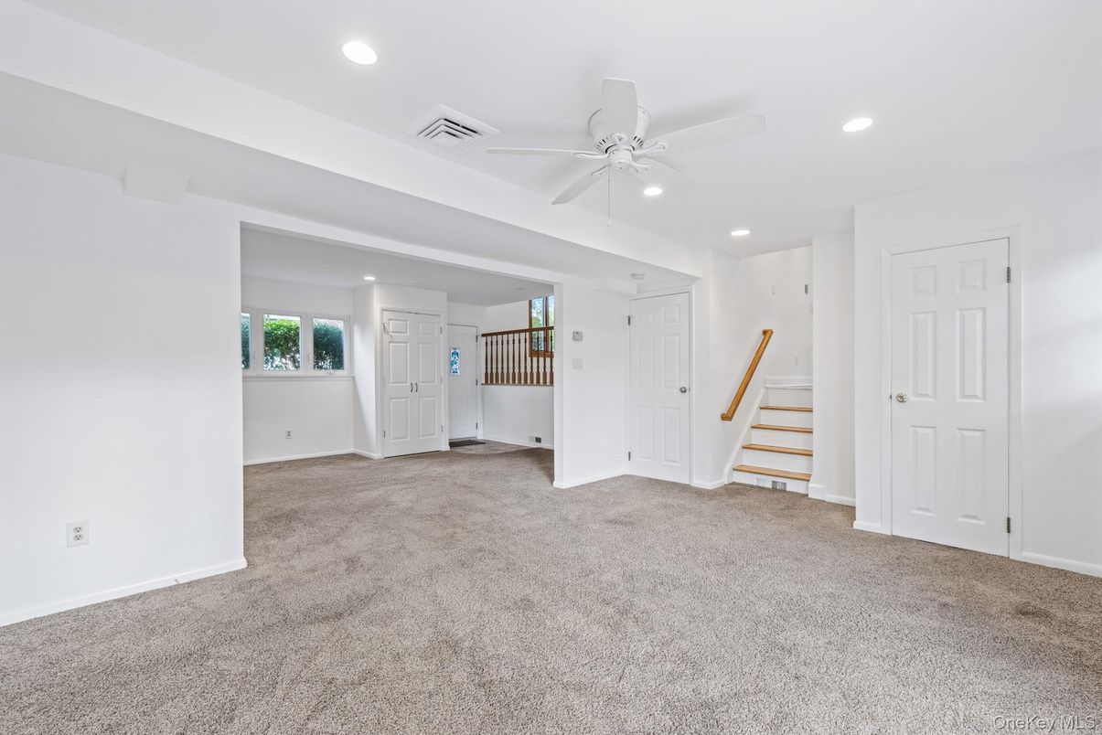 Empty room, Interior, Recessed Lighting