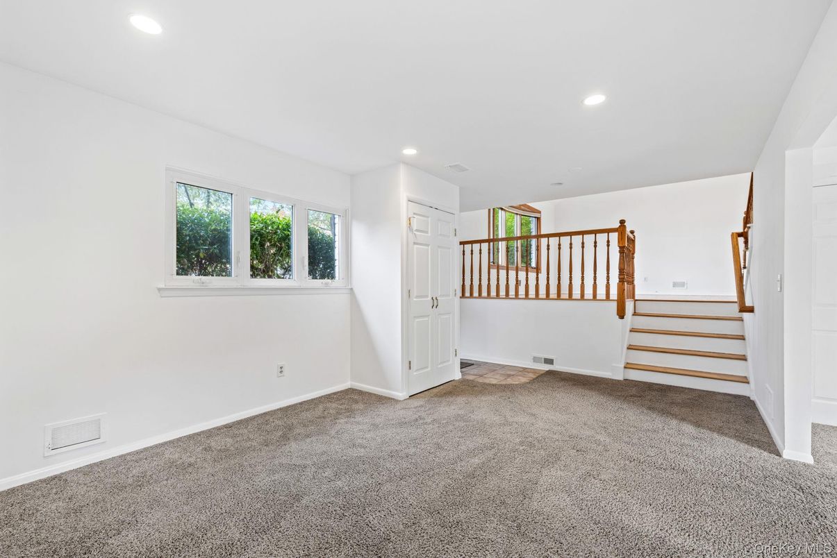 Empty room, Interior, Recessed Lighting