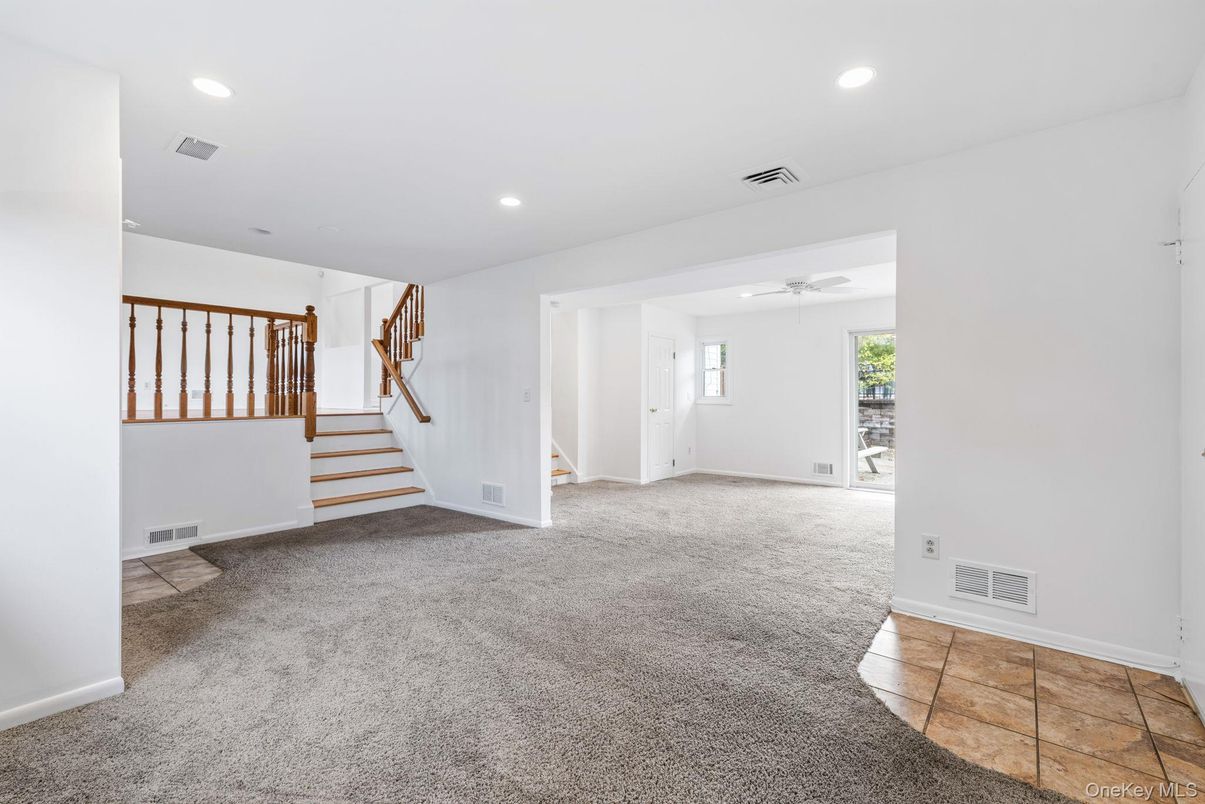 Empty room, Interior, Recessed Lighting