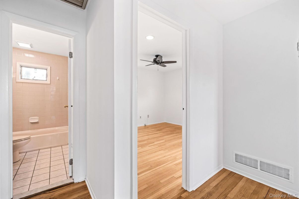 Bathroom, Interior, Recessed Lighting, Wood Texture Flooring