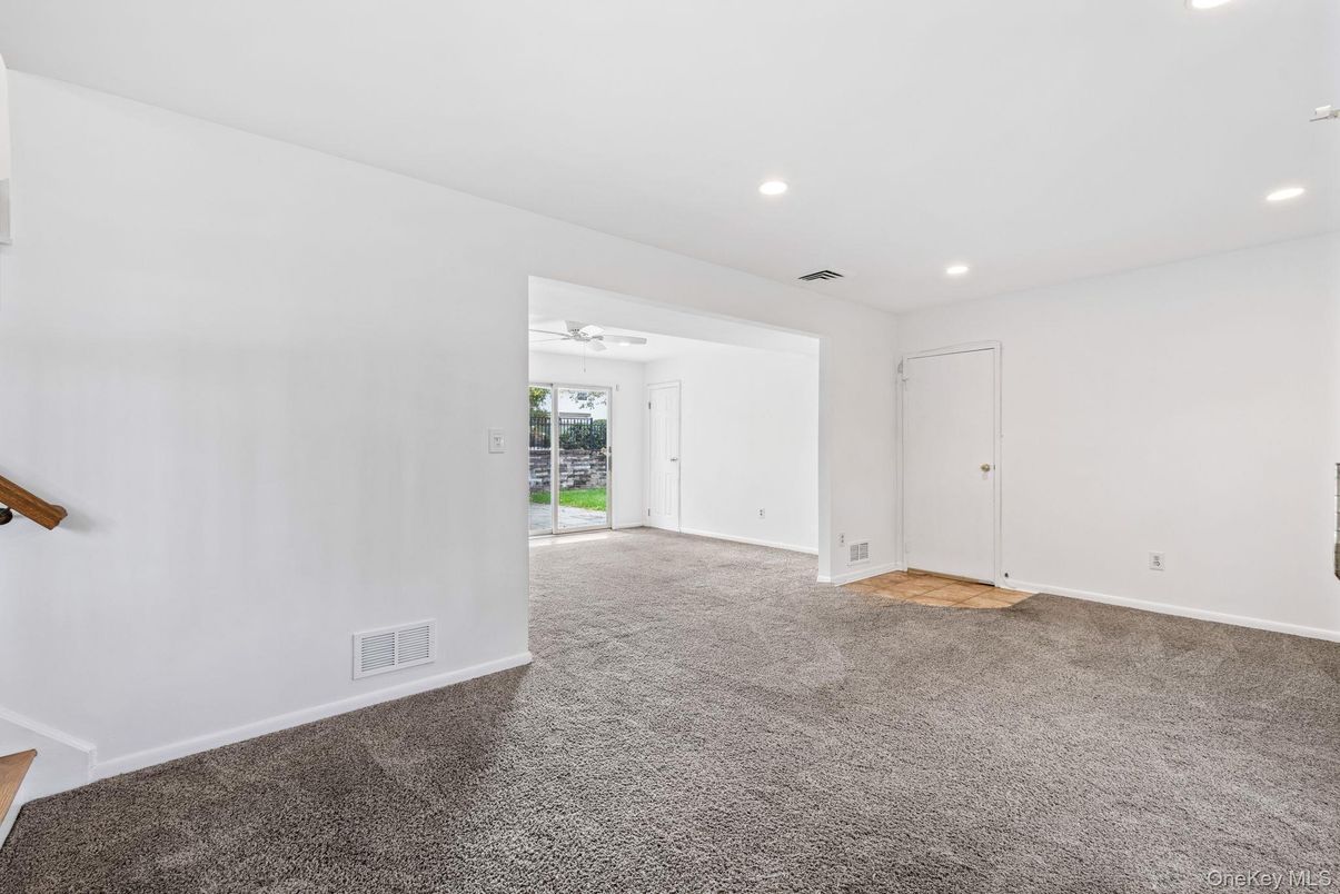 Empty room, Interior, Recessed Lighting