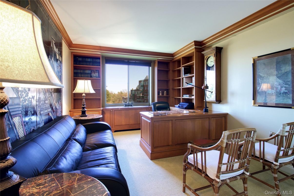 Home Office, Interior