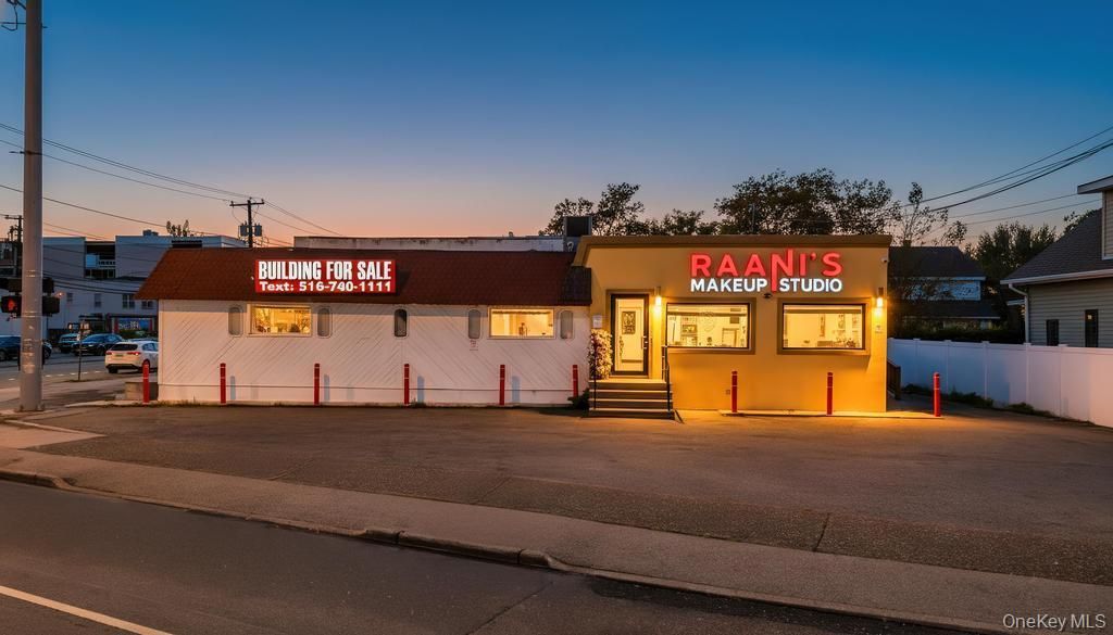 Exterior, Facade, None