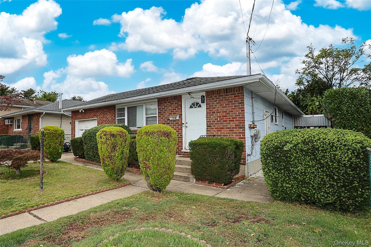 Attached, Exterior, Facade, Brick Facade, Ranch