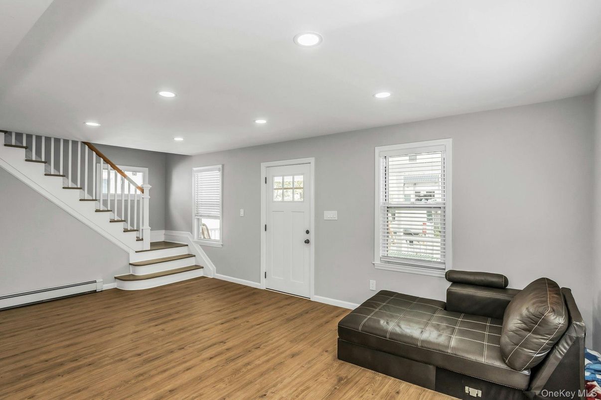 Interior, Recessed Lighting, Wood Texture Flooring