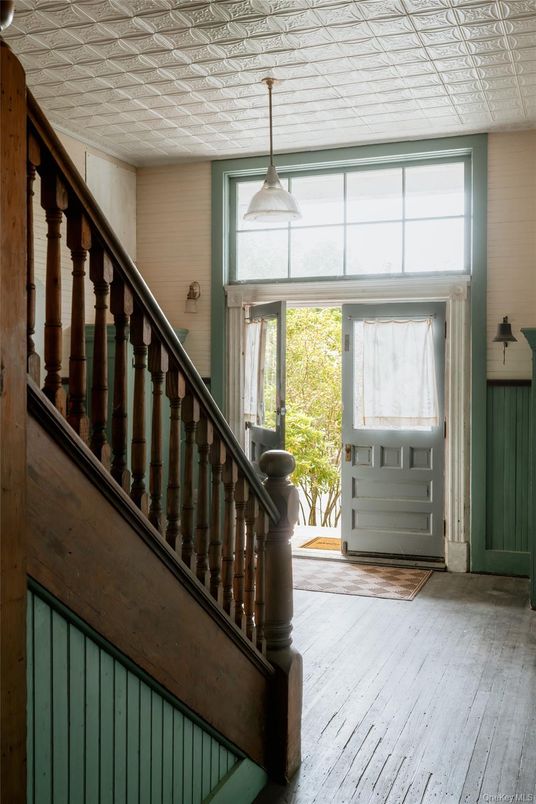 Interior, Pendant Lights, Wood Texture Flooring