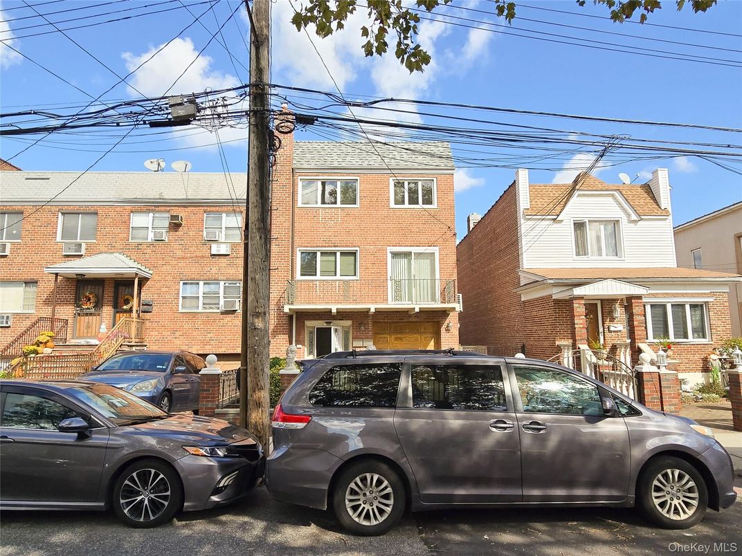 Exterior, Facade, Brick Facade, Rowhouse