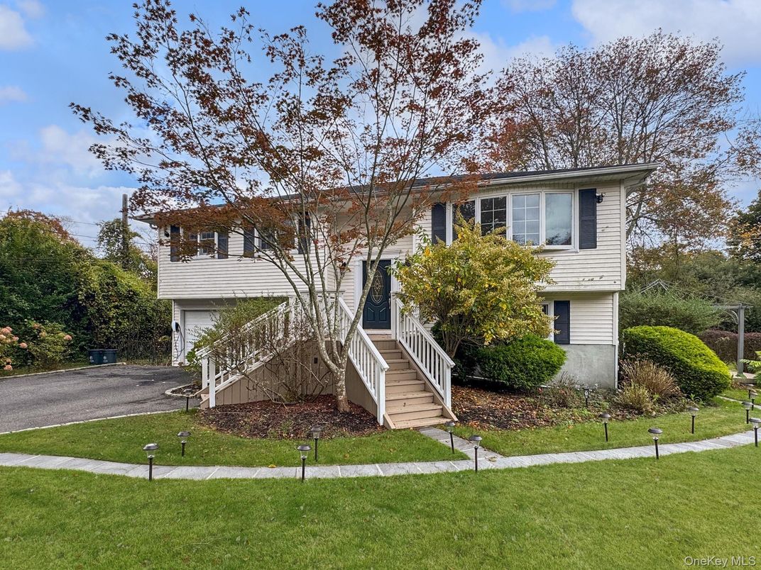 Attached, Exterior, Facade, Raised Ranch