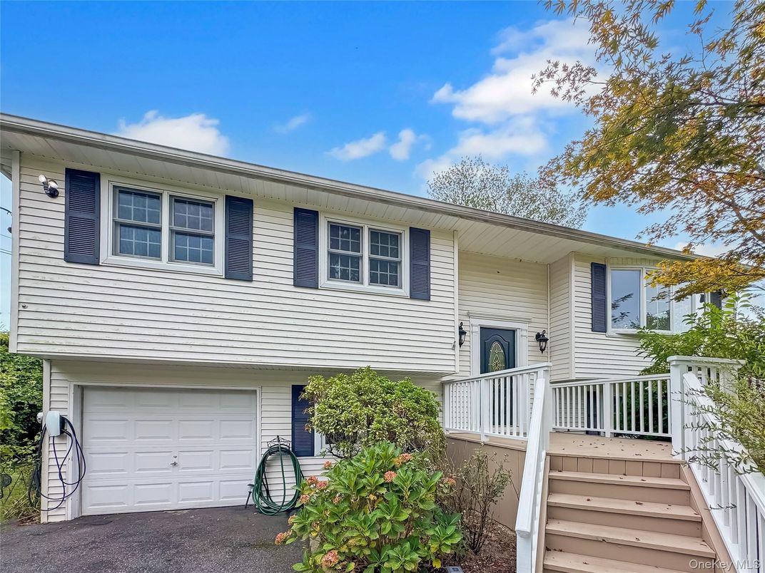 Attached, Exterior, Facade, Raised Ranch