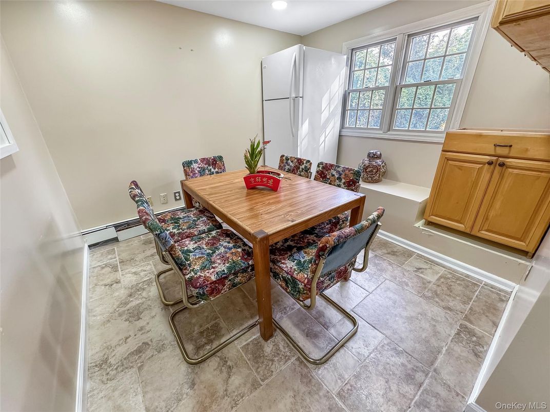 Dining room, Interior, Recessed Lighting