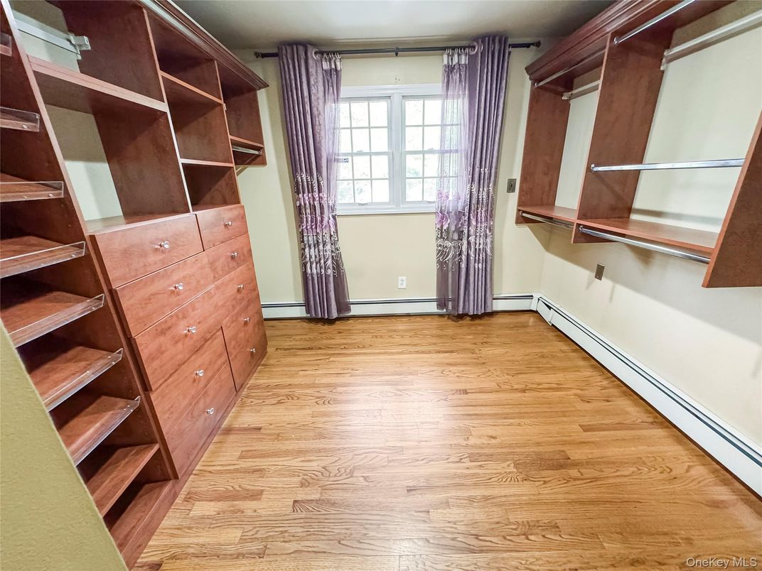 Interior, Walk-in Closets, Wood Texture Flooring