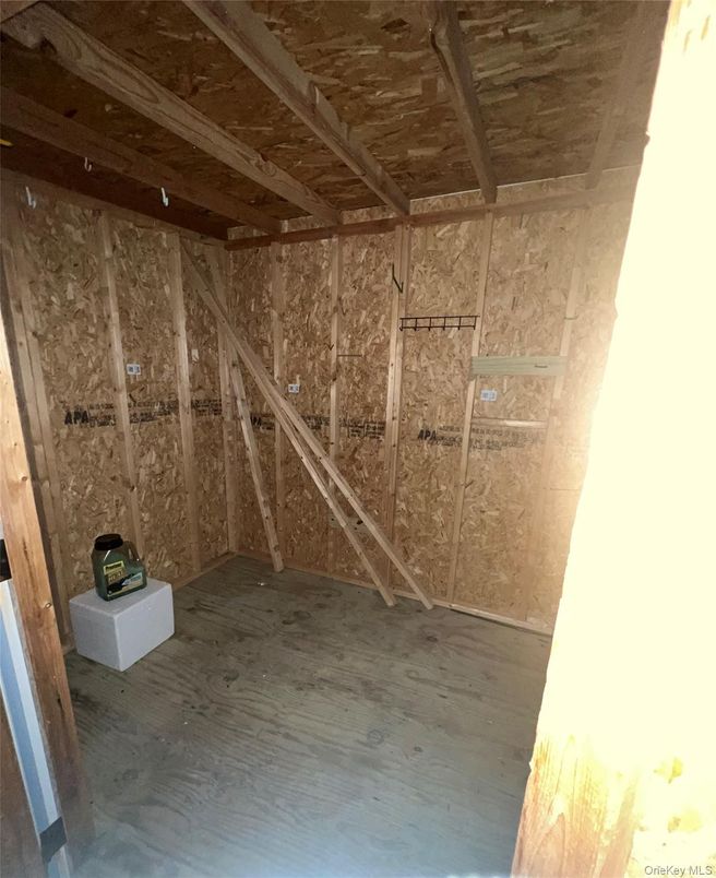 Empty room, Interior, Wooden Beams, Wooden Ceilings
