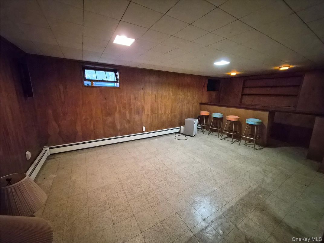 Empty room, Interior, Recessed Lighting, Wooden Walls