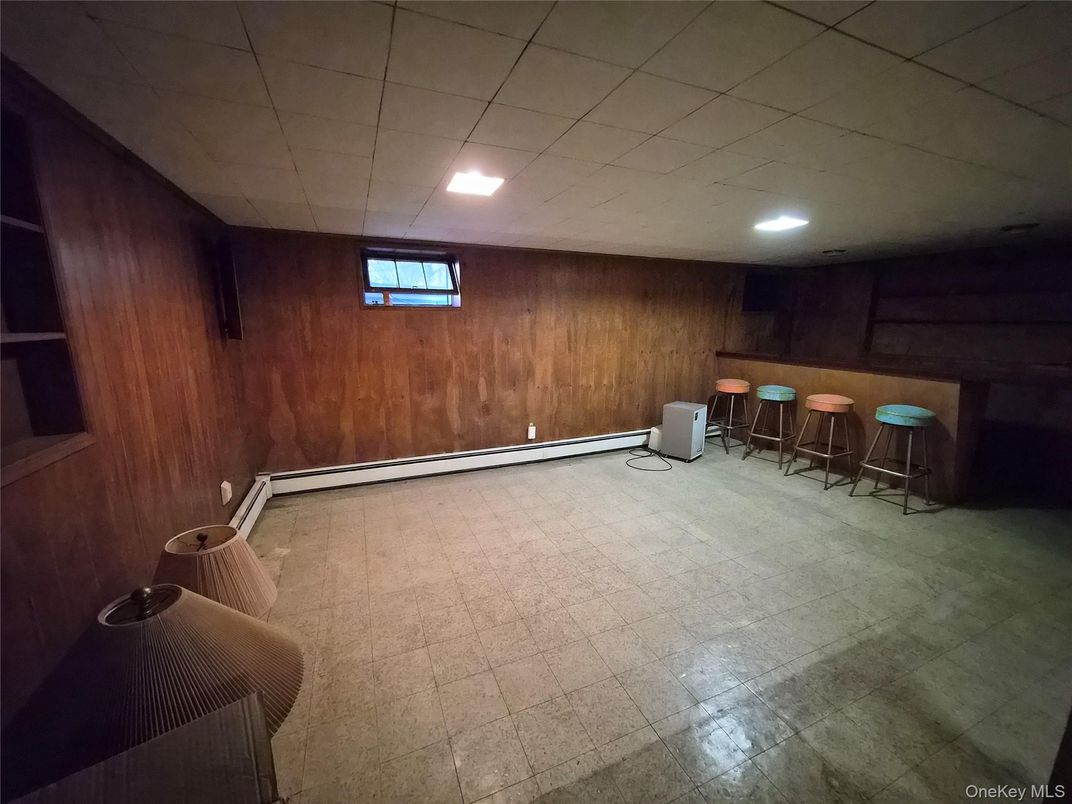 Empty room, Interior, Recessed Lighting, Wooden Walls