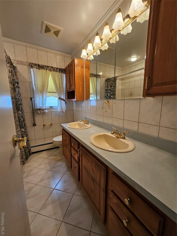 Bathroom, Dual Sink Vanities, Interior