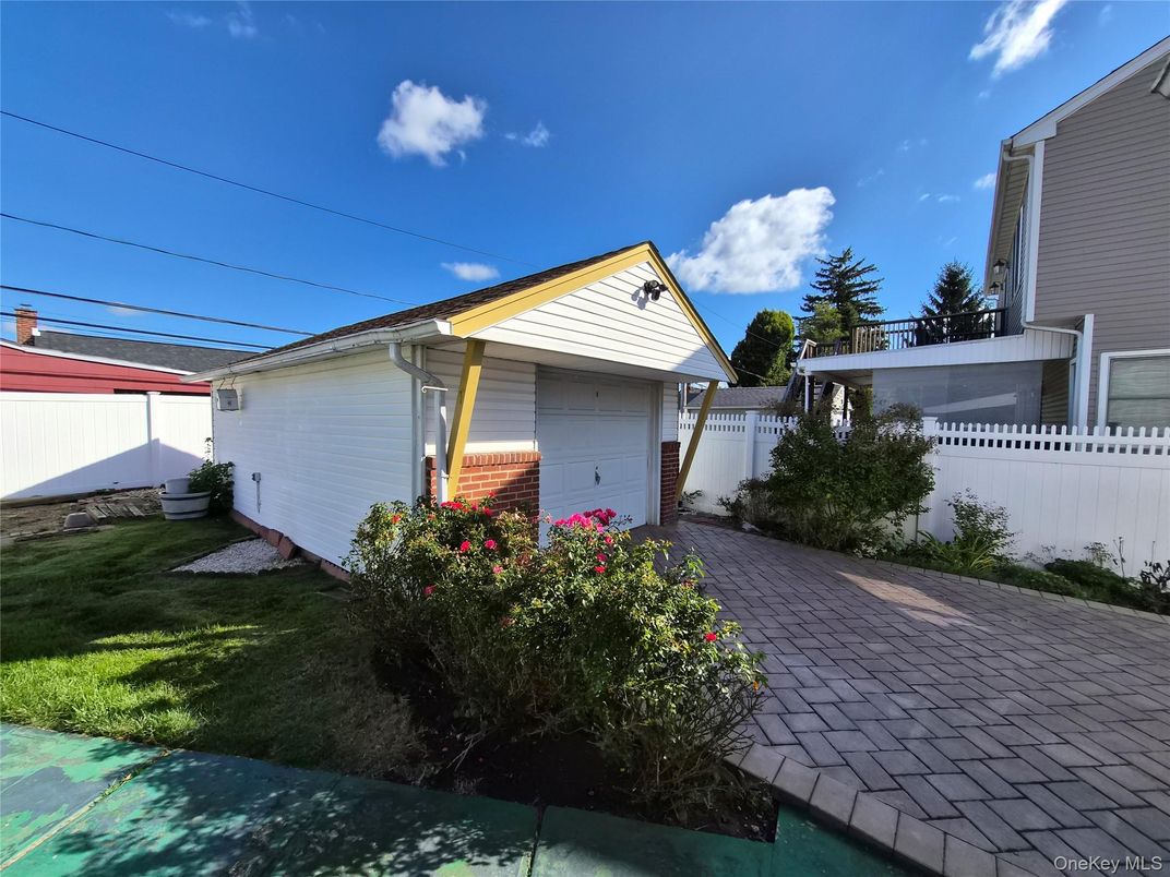 Detached Garage, Exterior