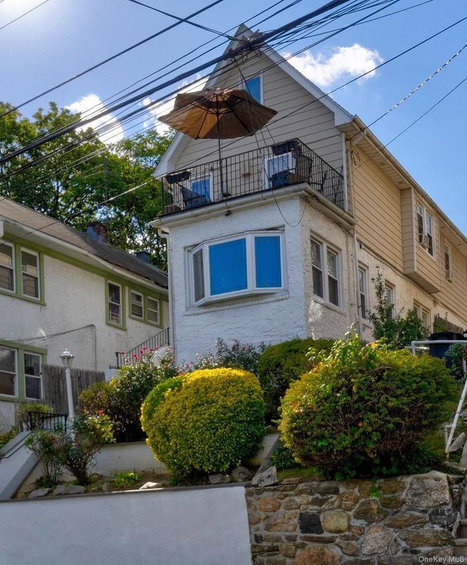 Exterior, Facade, Queen Anne Victorian